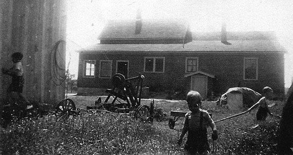 Children playing in backyard of Gagnon farmhouse