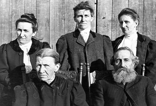 Members of the Alcott/Homewood family in 1907
