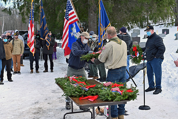 Handing out wreaths